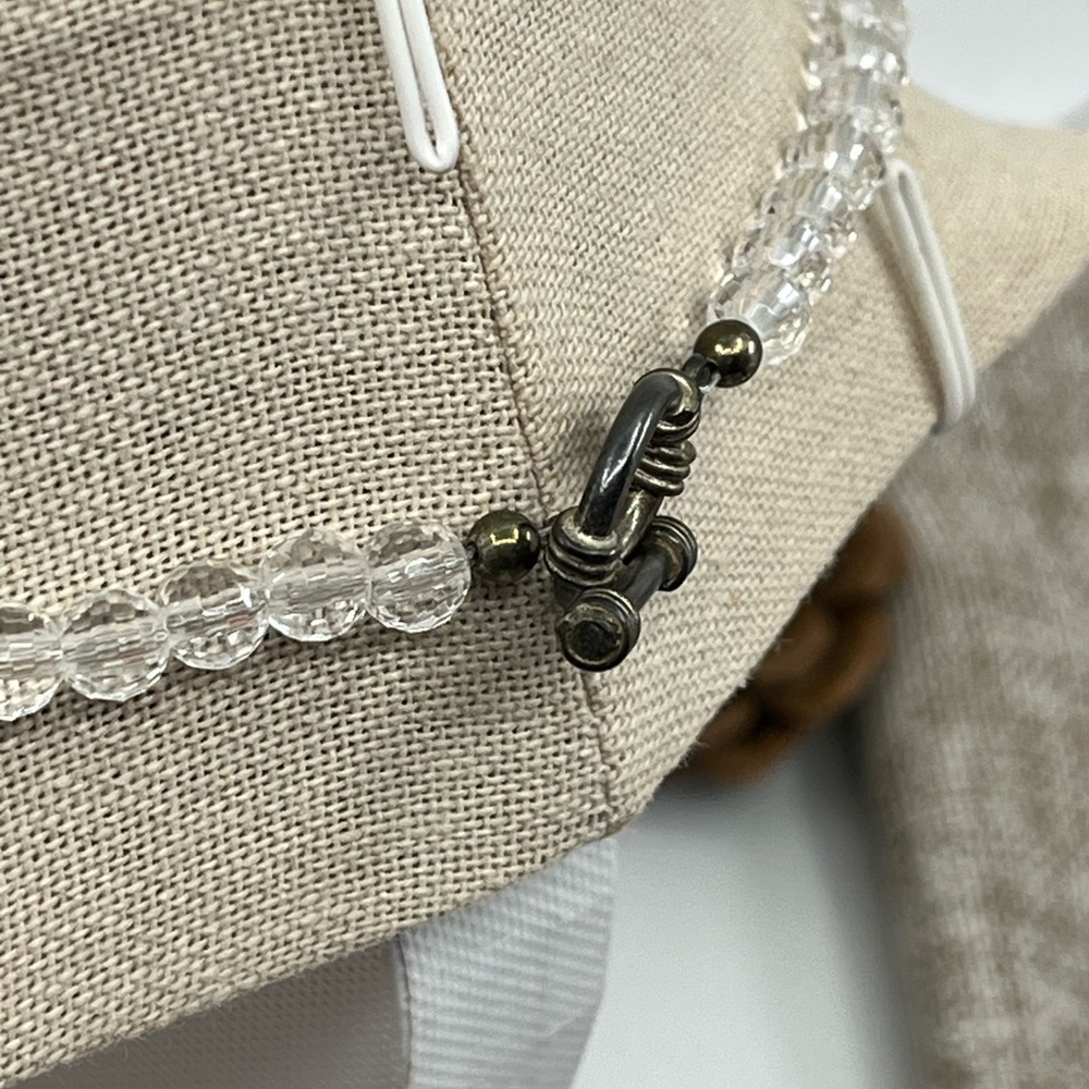 Vintage Necklace with Leaf Pendant - Picture 13 of 15